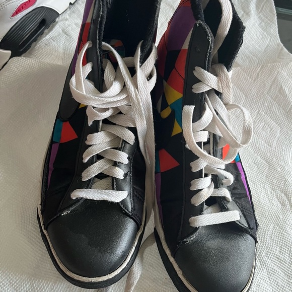 Nike shoes - Picture 3 of 3